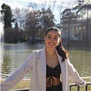 Estudiante con experiencia como maestra de ingles a niños entre 5 a 8 años